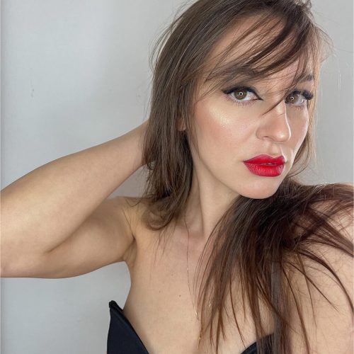 Júlia smink piros rúzs